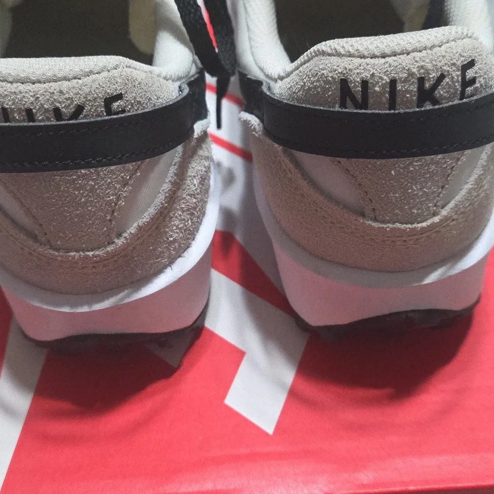 Nike Waffle Debut in Sanddrift and Black - Picture 5 of 12